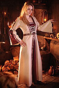 Mittelalterkleid mit Bordüren